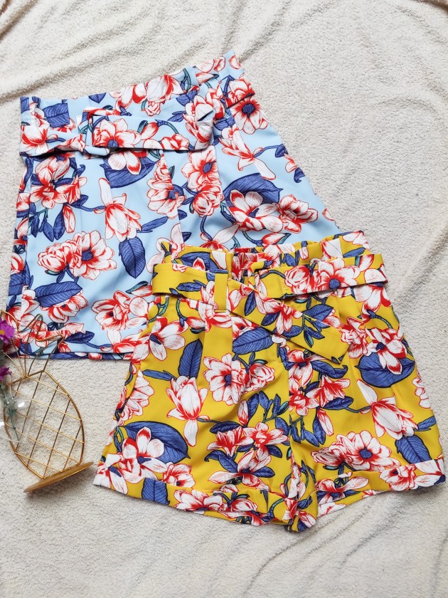 Short floral con cinturón 