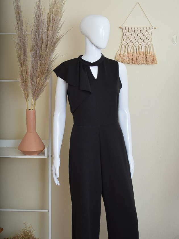 Jumpsuit con revuelo al lado