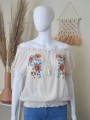 Blusa de manta con flores