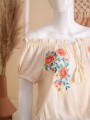 Blusa de manta con flores