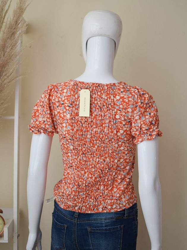 Blusa con estampado de flores 