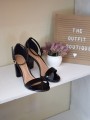 Tacones de charol Negro 