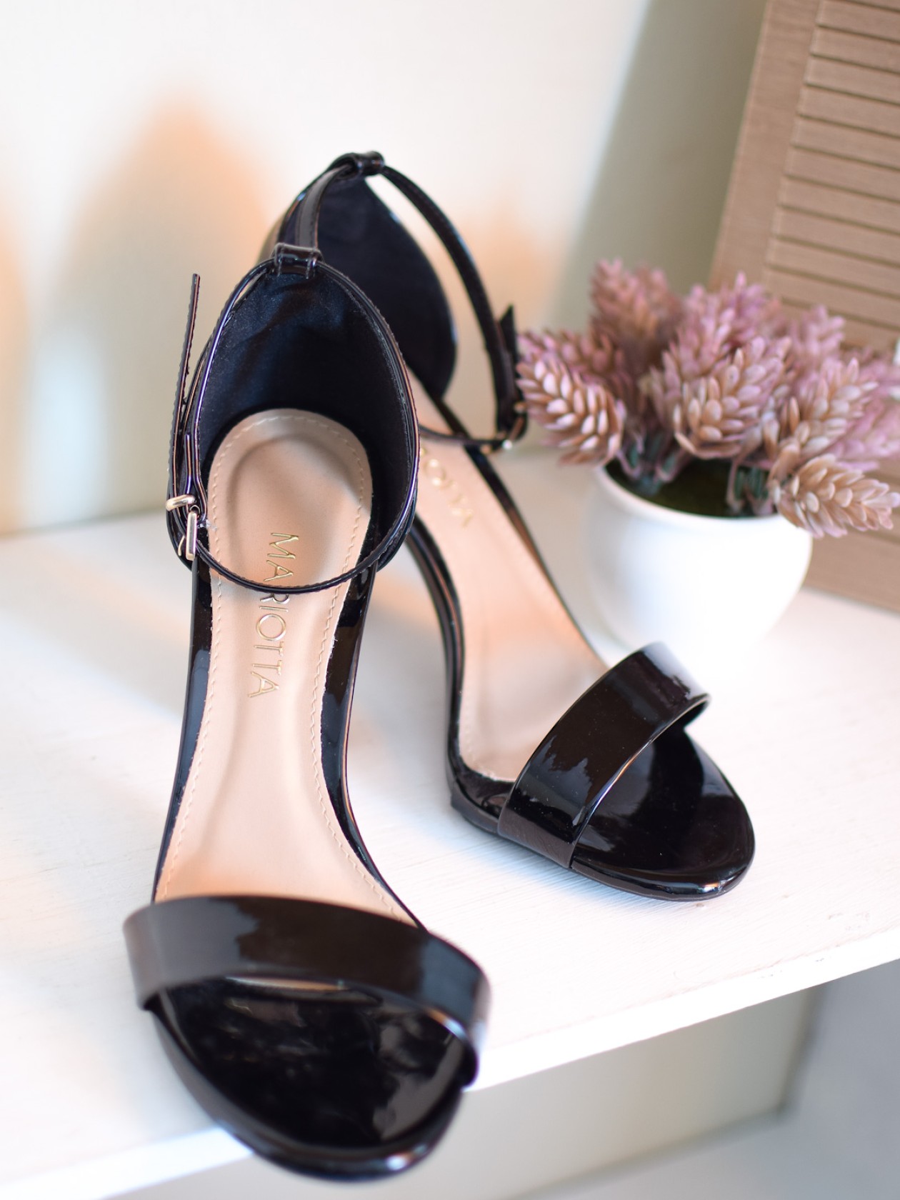 Tacones de charol Negro