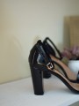 Tacones de charol Negro 